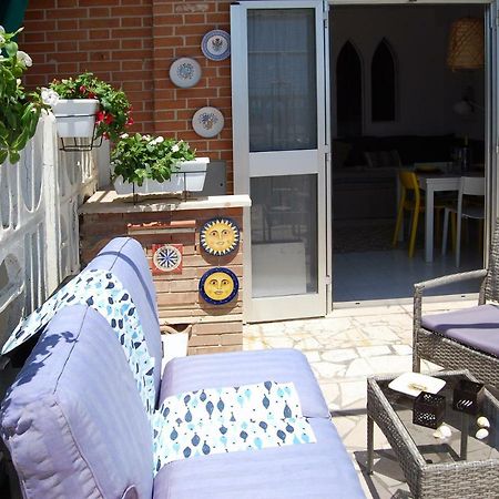 La Casa Sulla Spiaggia Apartment Nettuno Luaran gambar