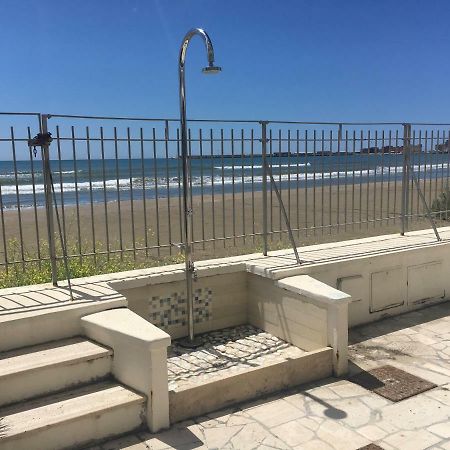 La Casa Sulla Spiaggia Apartment Nettuno Luaran gambar