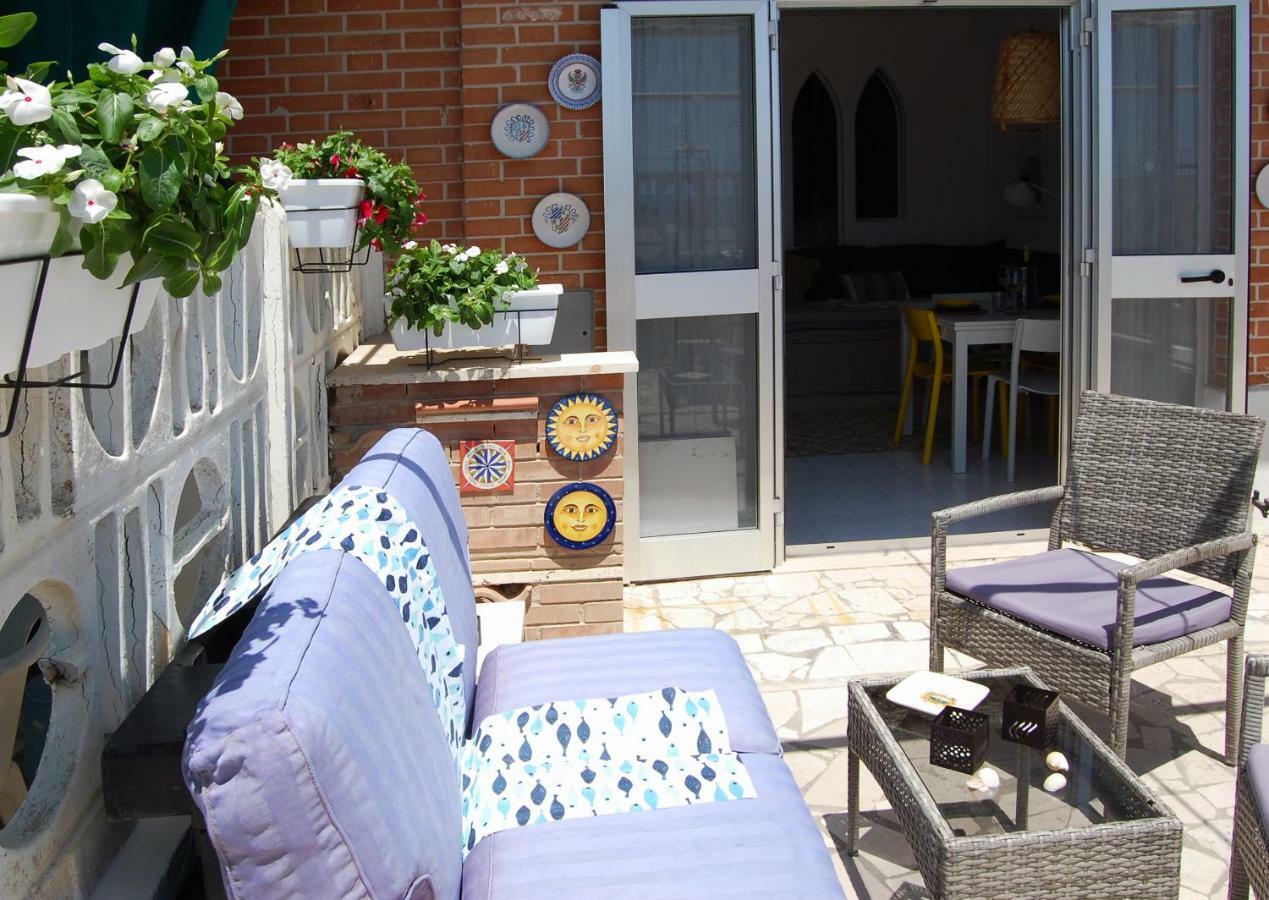 La Casa Sulla Spiaggia Apartment Nettuno Luaran gambar