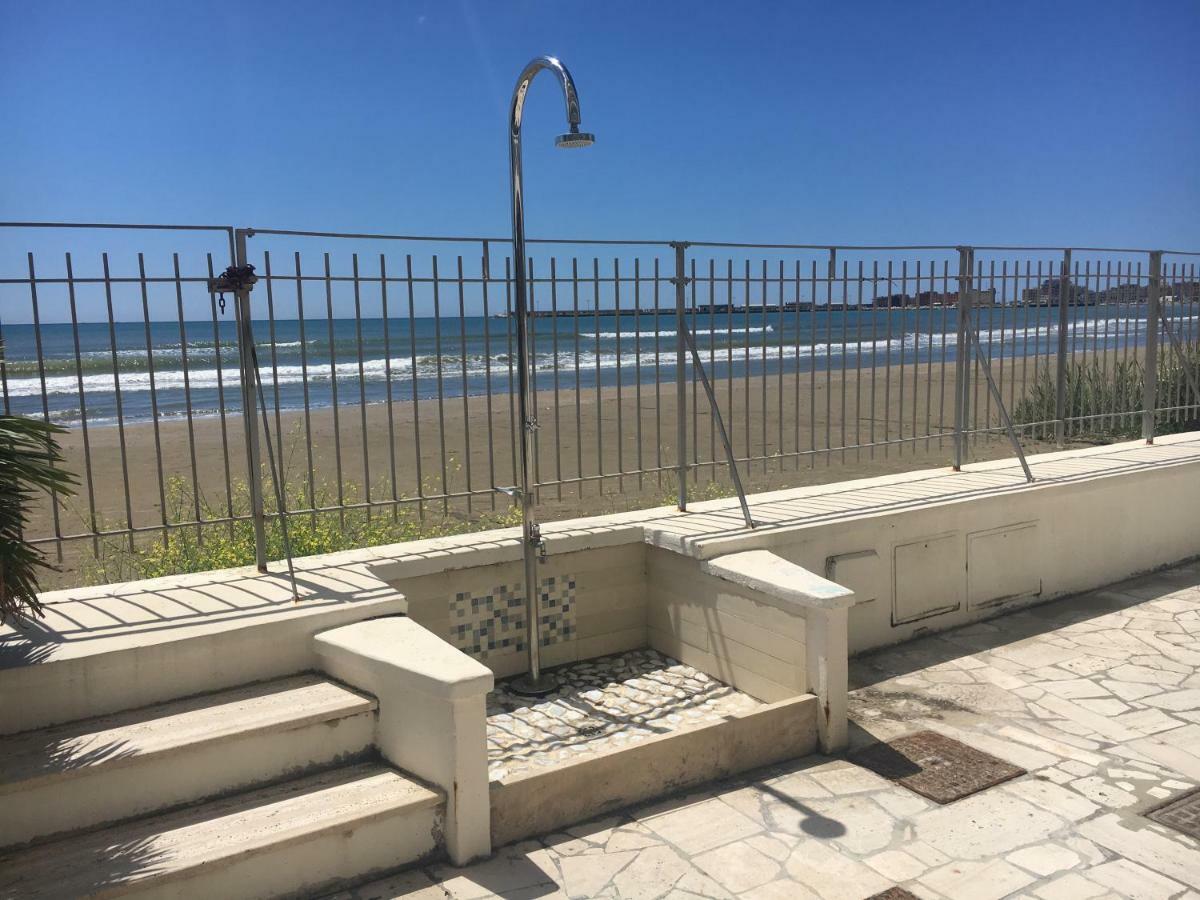 La Casa Sulla Spiaggia Apartment Nettuno Luaran gambar